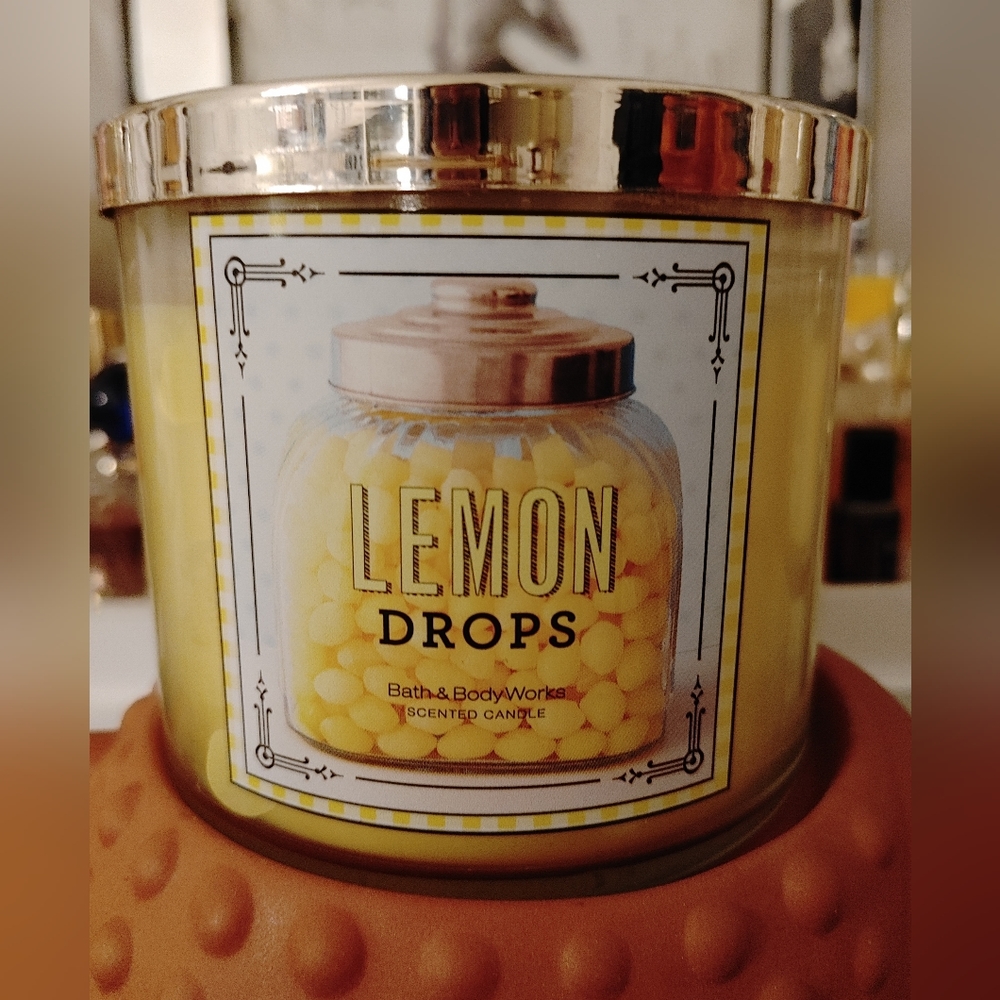RARE HTF BATH & BODY WORKS LEMON DROPS CANDLE